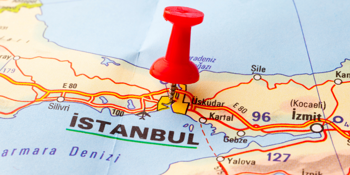 İstanbul'daki restoran ve kafeler için etkili Instagram pazarlama stratejilerini gösteren görsel.